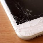【これはNG】iPhone画面割れの対処法と正しい修理方法